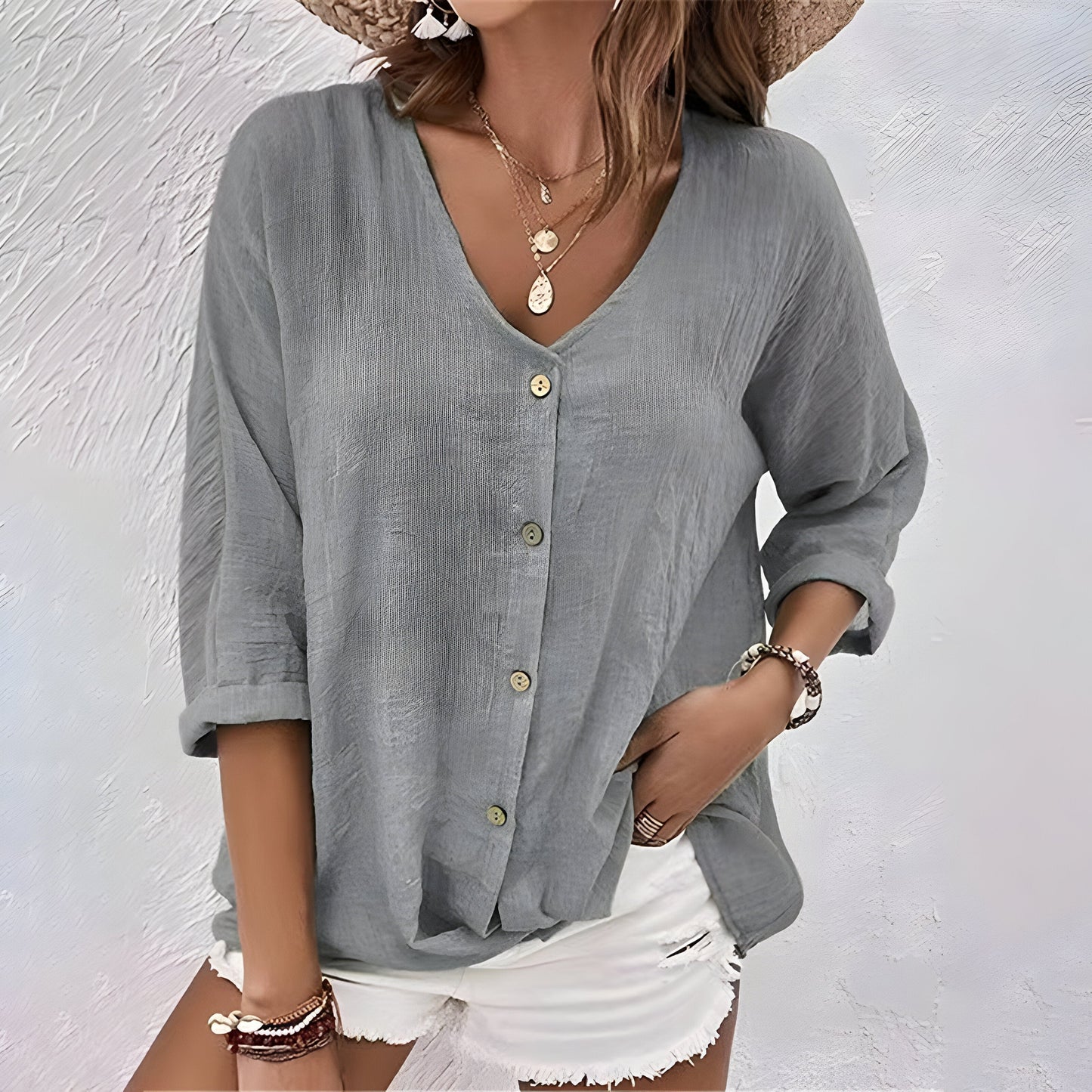 Blusa con bottoni dal taglio rilassato e scollo a V — Blusa fluida estiva