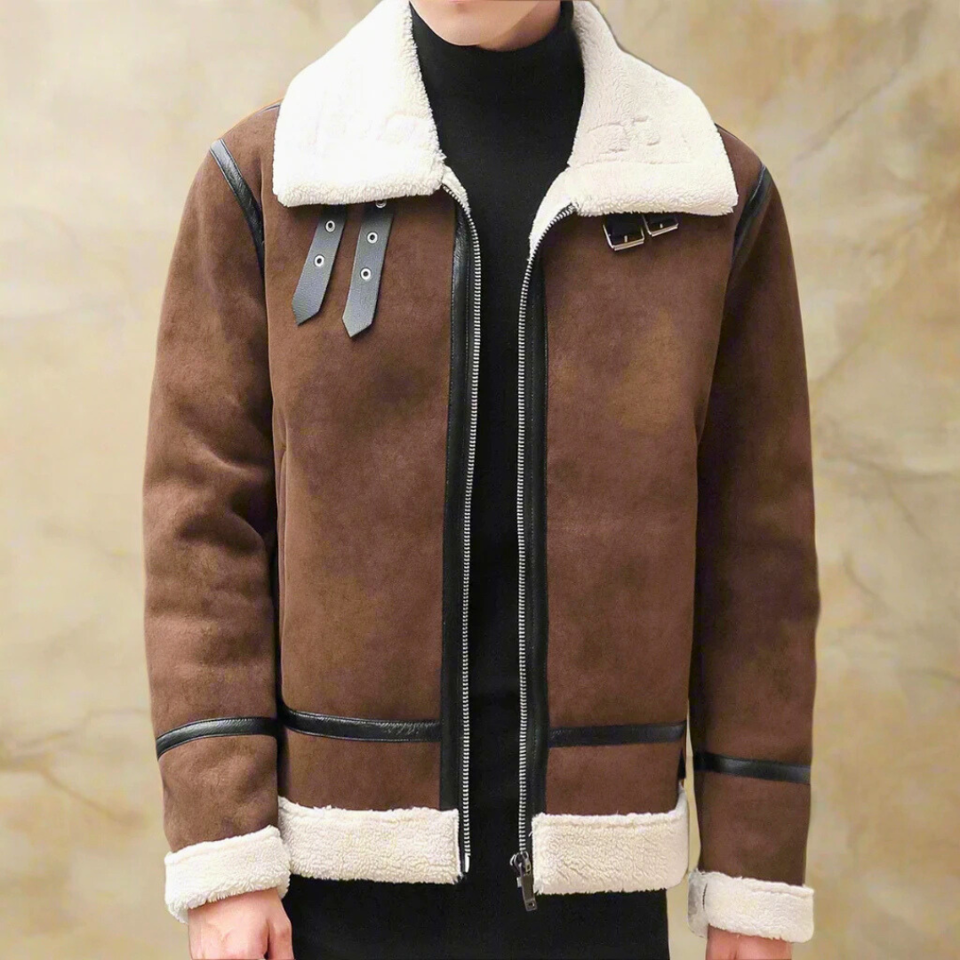 Cappotto in camoscio con cintura — Cappotto lungo e caldo d'inverno