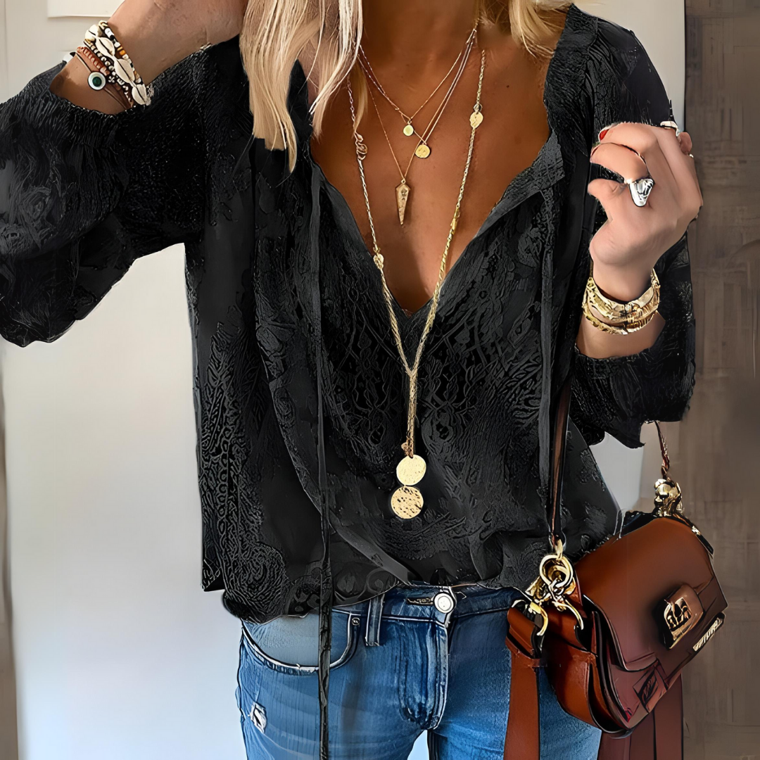 Blusa di lino bohémien con scollo a V e pizzo — Blusa fluida in stile boho