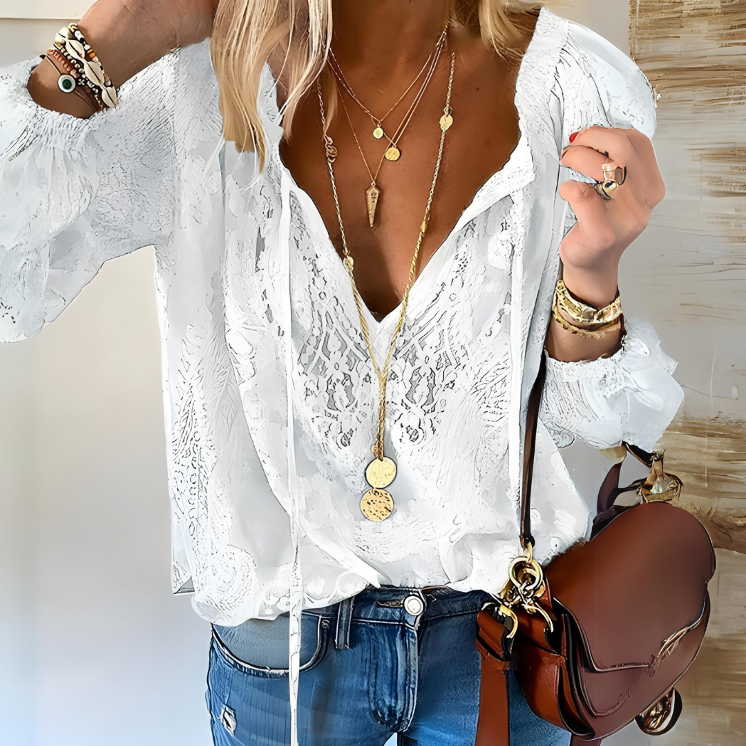 Blusa di lino bohémien con scollo a V e pizzo — Blusa fluida in stile boho