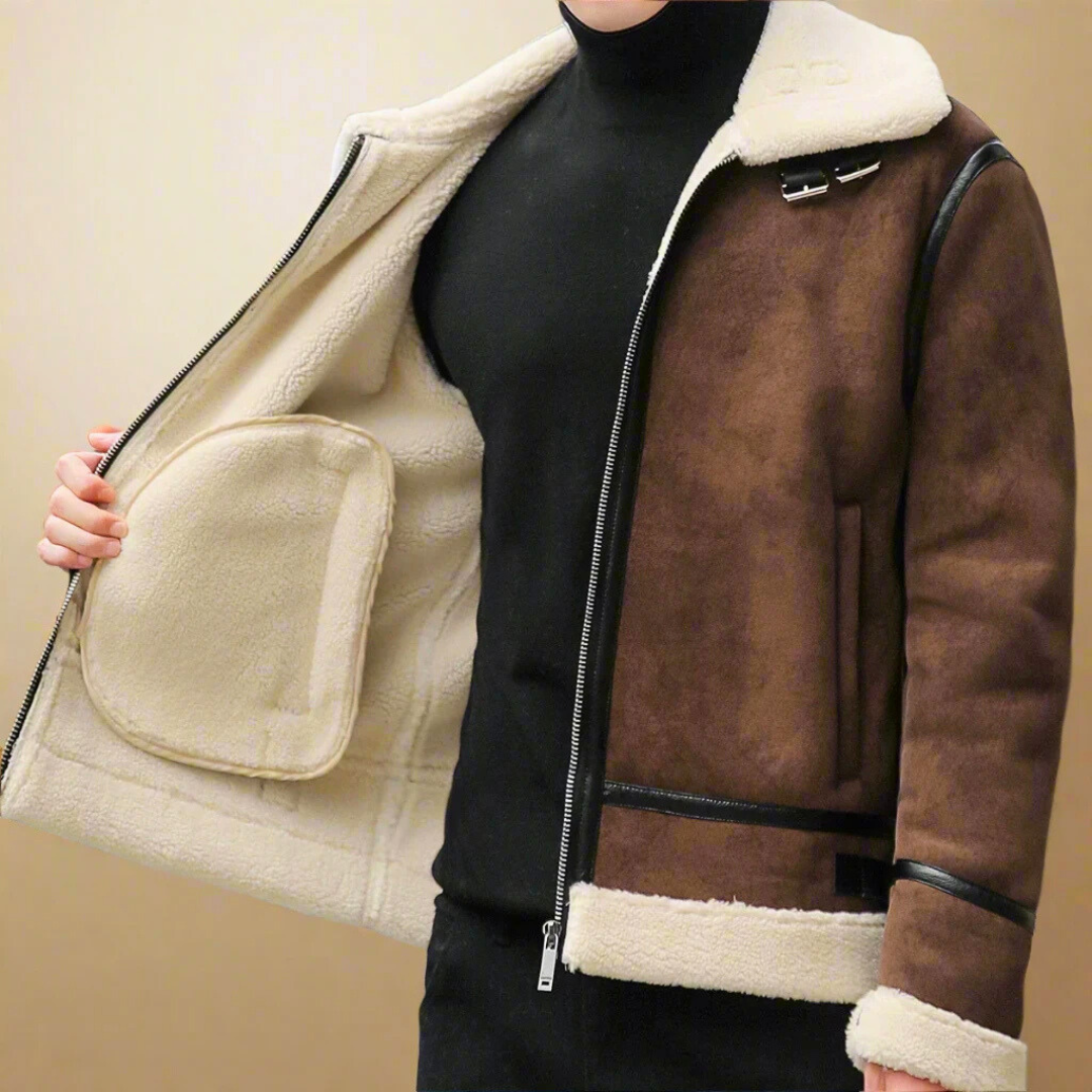 Cappotto in camoscio con cintura — Cappotto lungo e caldo d'inverno