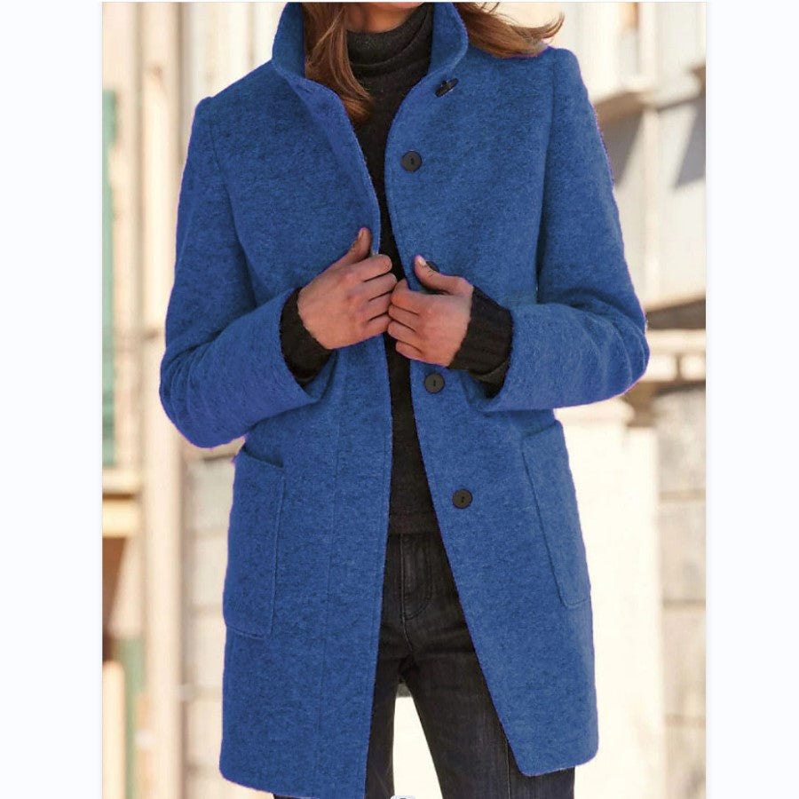 Cappotto in lana con collo alto — Cappotto elegante d'inverno con bottoni