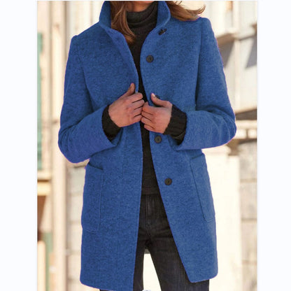Cappotto in lana con collo alto — Cappotto elegante d'inverno con bottoni