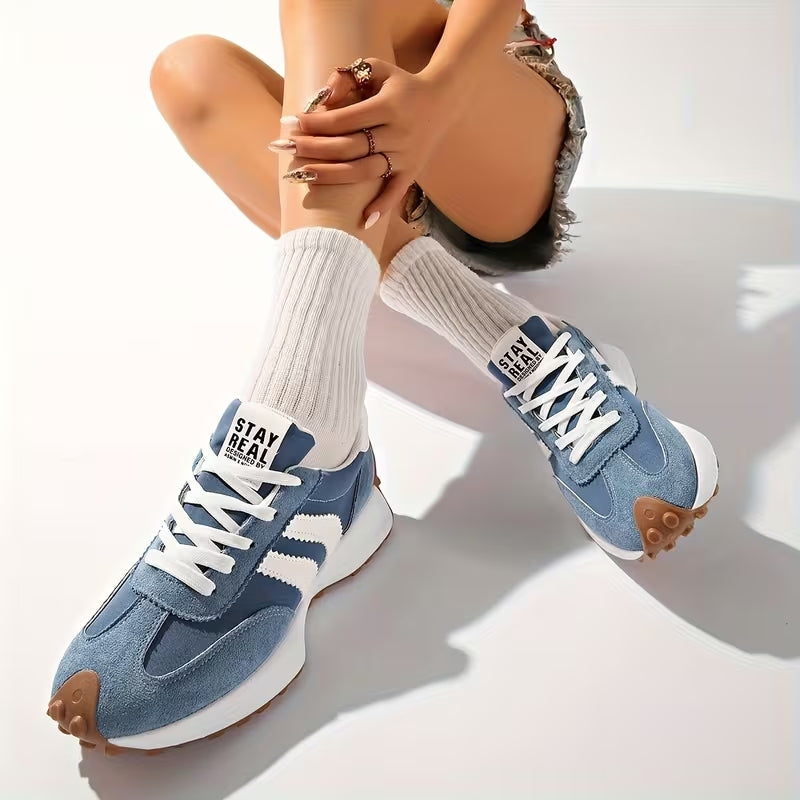 Sneakers platform retro — Sneakers con lacci e suola chunky
