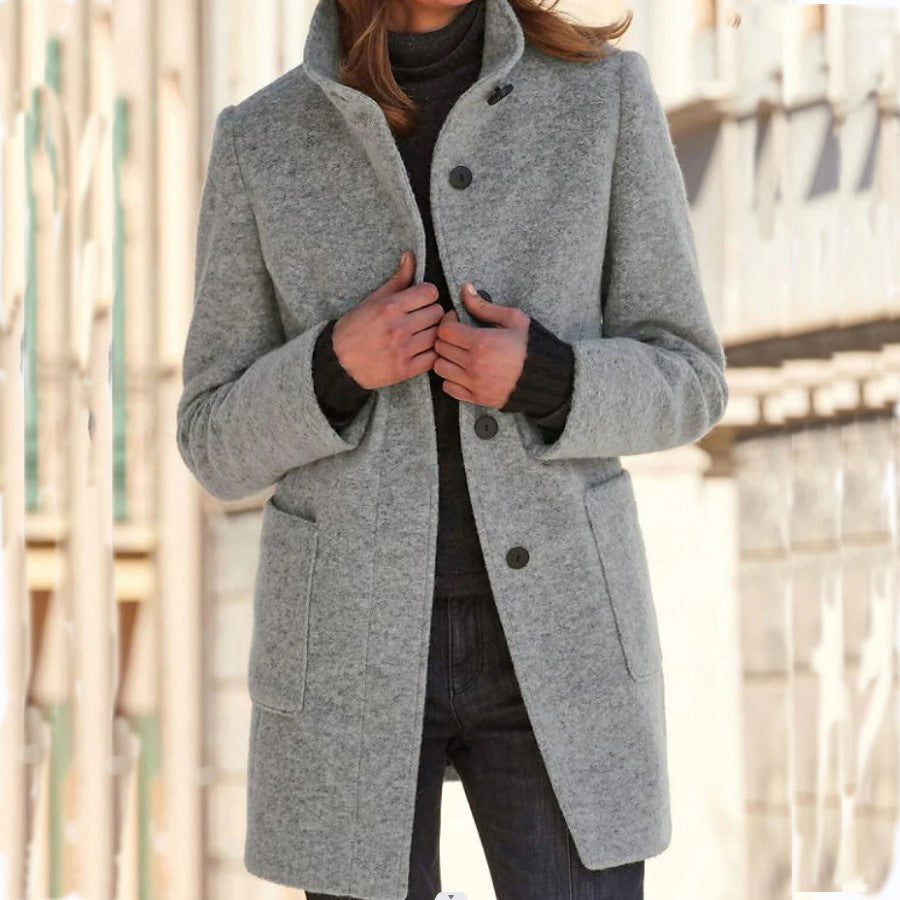 Cappotto in lana con collo alto — Cappotto elegante d'inverno con bottoni