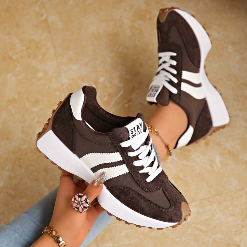 Sneakers platform retro — Sneakers con lacci e suola chunky