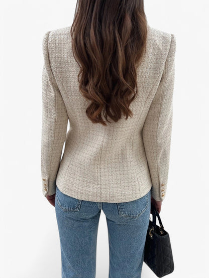 Blazer in tweed aderente con bottoni dorati — Giacca texturizzata elegante