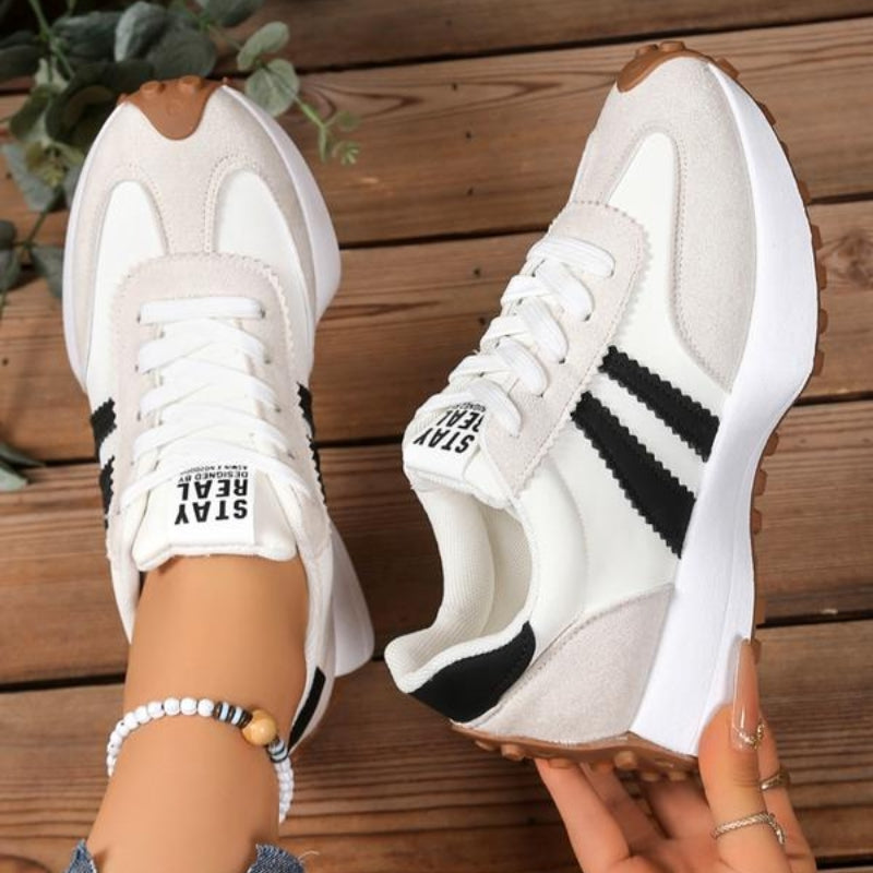Sneakers platform retro — Sneakers con lacci e suola chunky