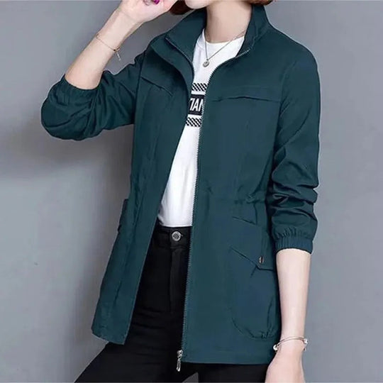 Trench impermeabile leggero — Trench di mezza stagione con cintura