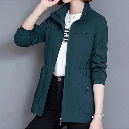 Trench impermeabile leggero — Trench di mezza stagione con cintura
