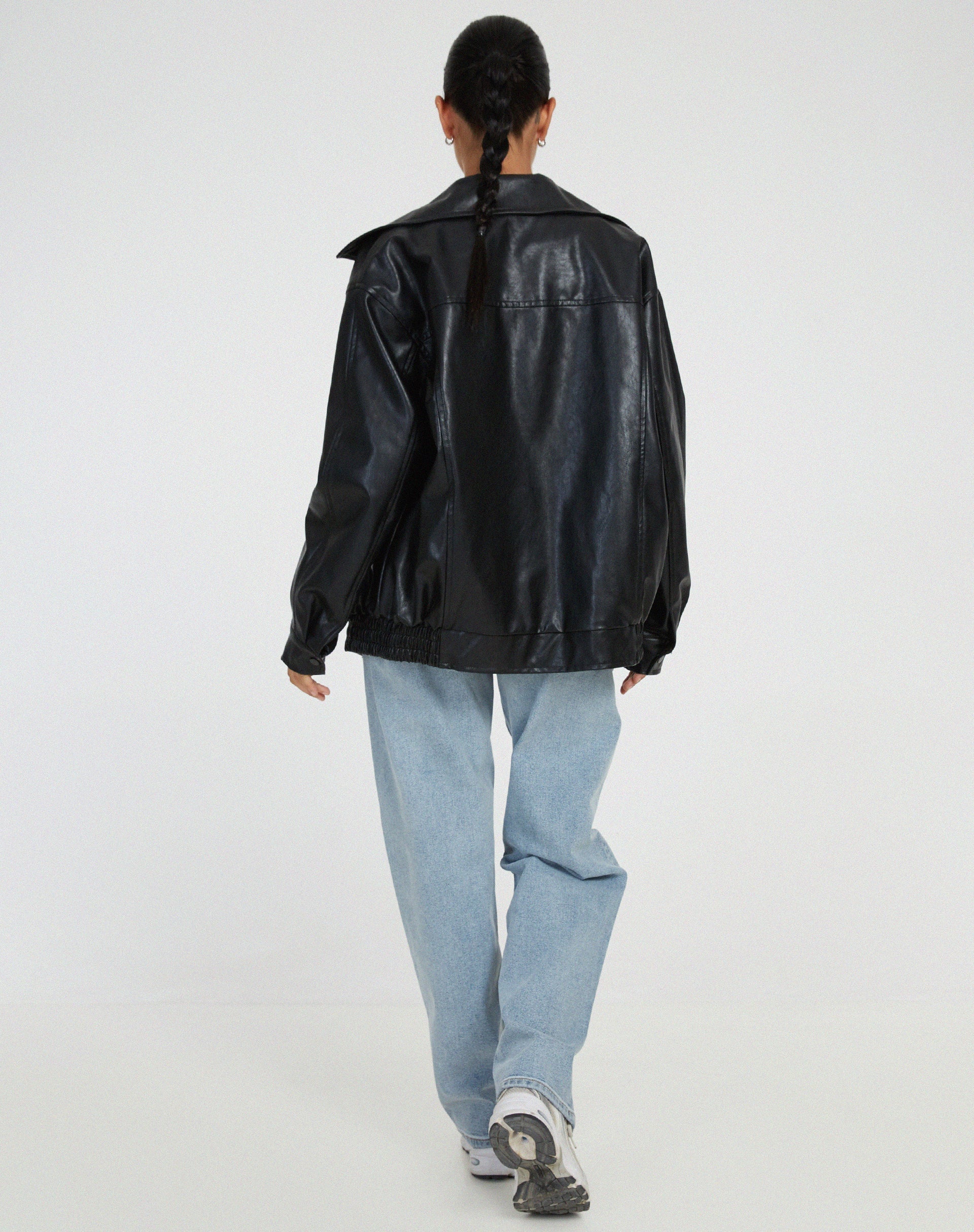 Giacca oversize in ecopelle — Giacca effetto pelle di stile moderno