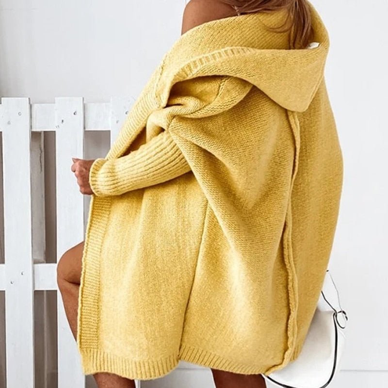 Cardigan in maglia con cappuccio, taglio oversize — Giacca in maglia calda