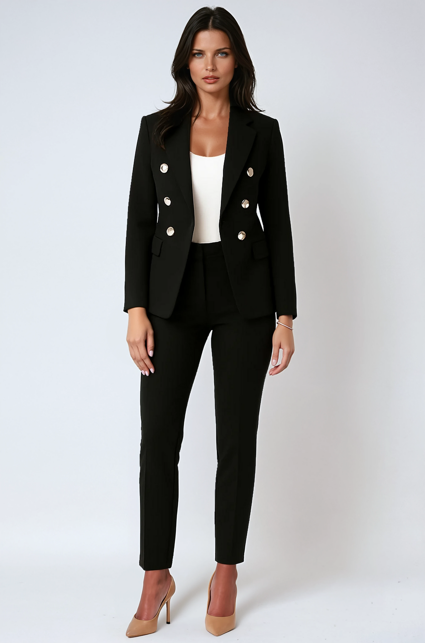 Completo di lino con blazer doppiopetto e pantaloni — Tailleur due pezzi elegante