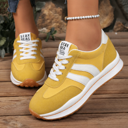 Sneakers platform retro — Sneakers con lacci e suola chunky
