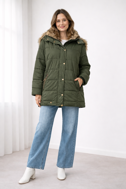 Giacca trapuntata oversize con cappuccio — Giacca calda con bottoni