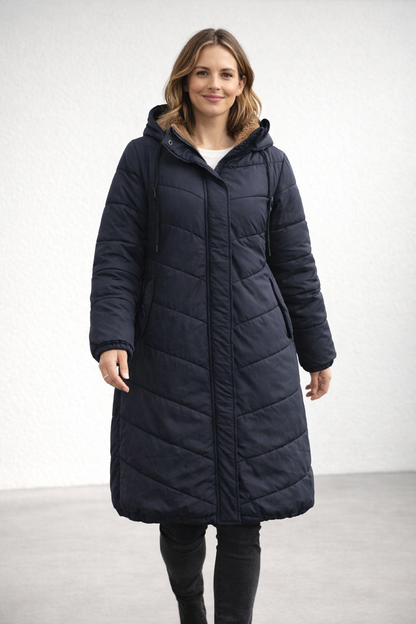Cappotto trapuntato con cappuccio — Cappotto lungo caldo con tasche
