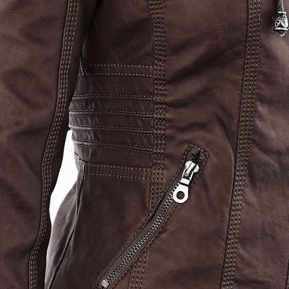 Giacca in ecopelle con cappuccio — Giacca impermeabile con zip
