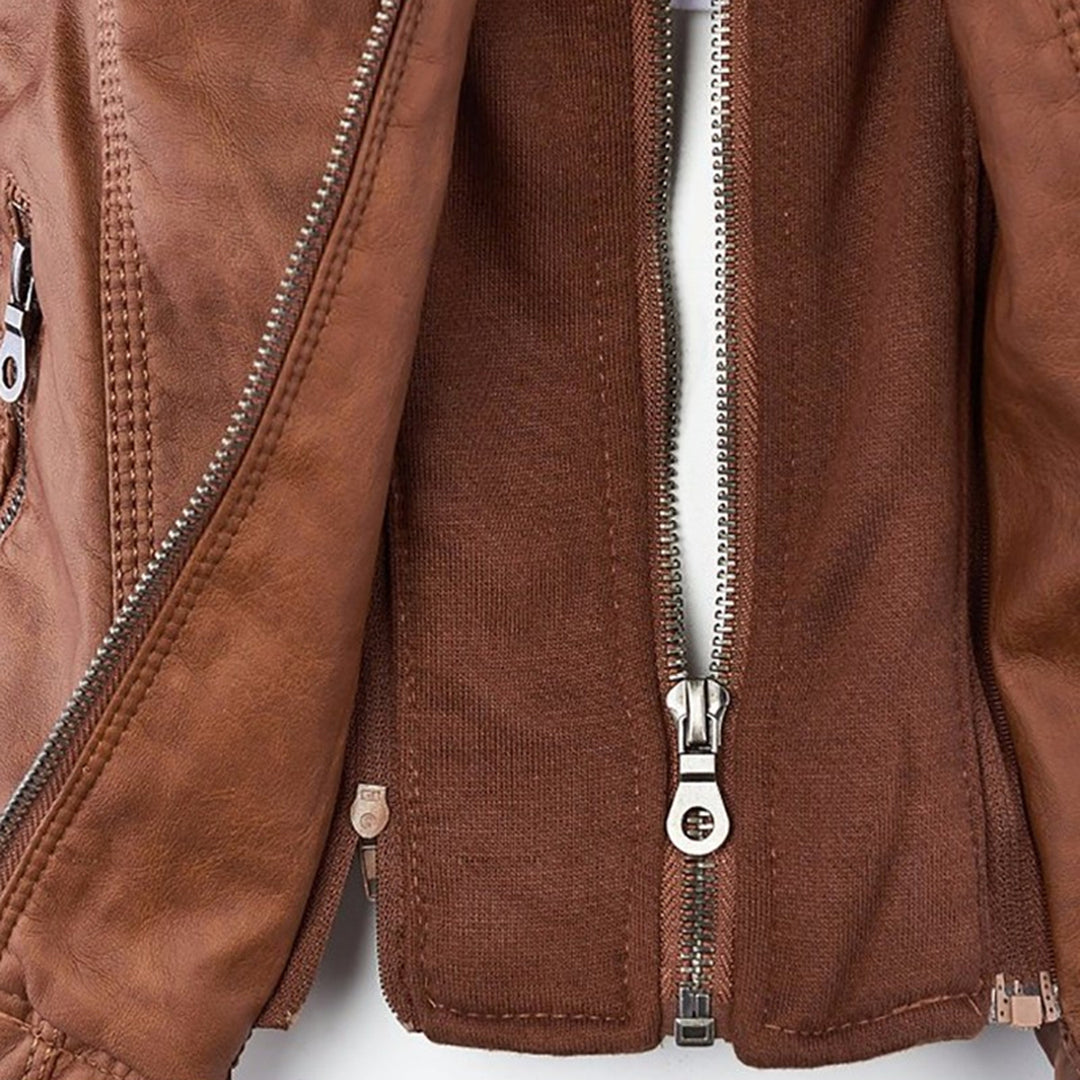 Giacca in ecopelle con cappuccio — Giacca impermeabile con zip