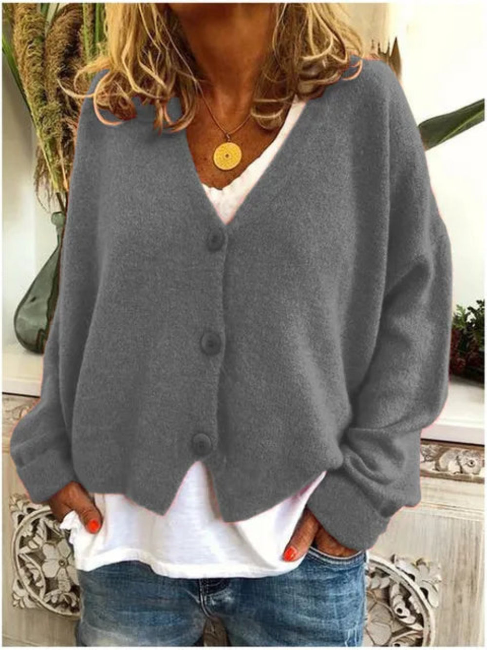 Cardigan in maglia di cotone con scollo a V — Cardigan abbottonato dalla silhouette libera
