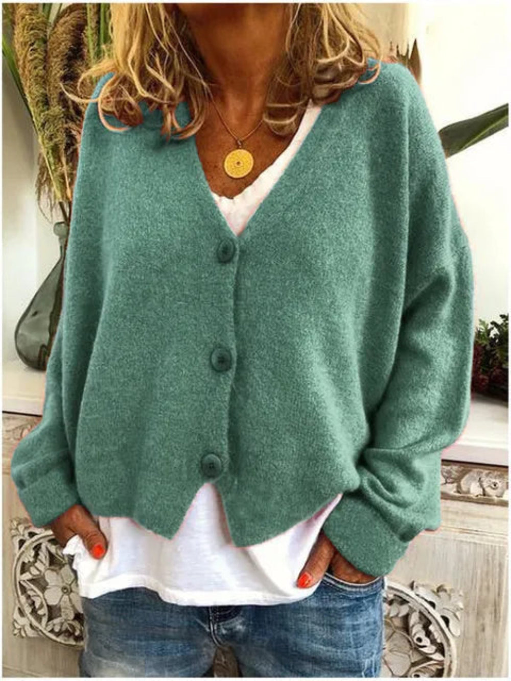 Cardigan in maglia di cotone con scollo a V — Cardigan abbottonato dalla silhouette libera