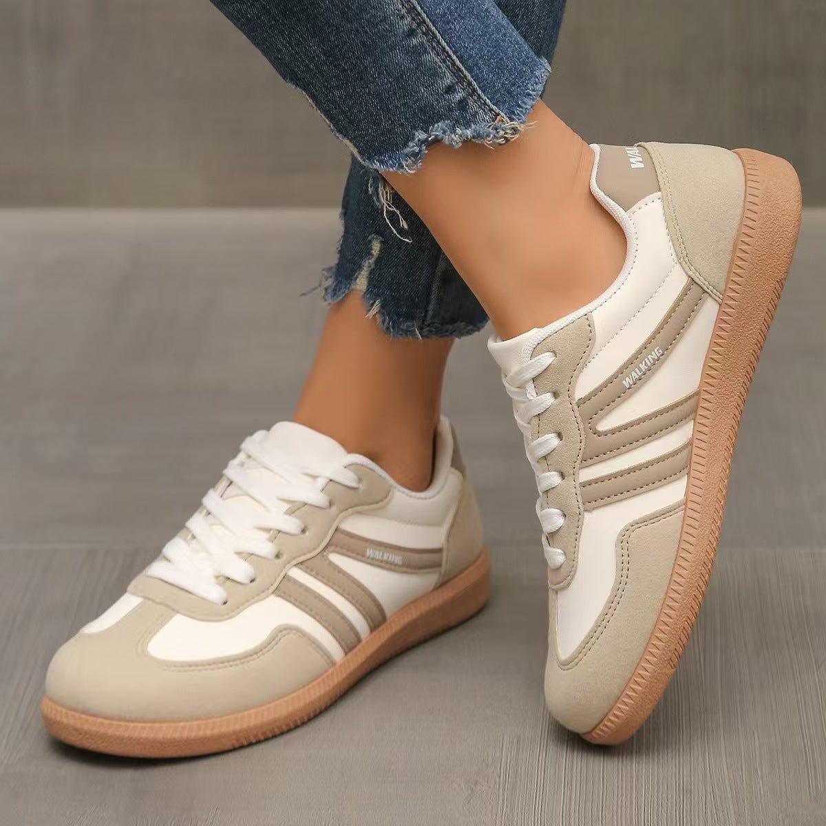 Sneakers in camoscio ortopediche a pianta larga — Calzatura comoda da giorno