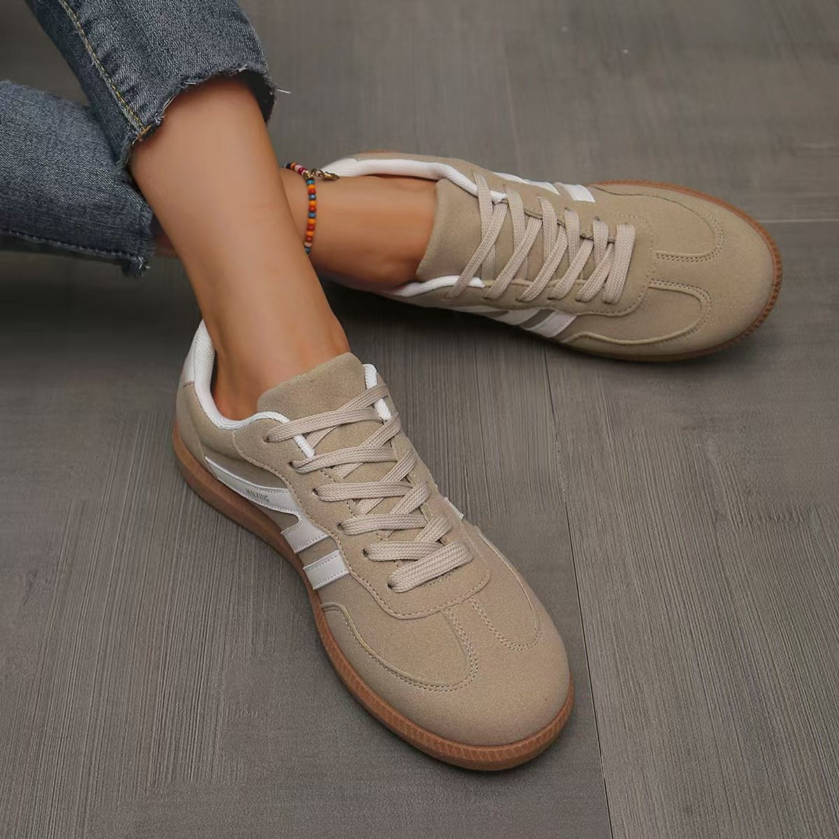 Sneakers in camoscio ortopediche a pianta larga — Calzatura comoda da giorno