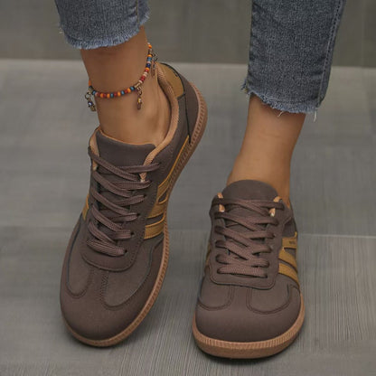 Sneakers in camoscio ortopediche a pianta larga — Calzatura comoda da giorno