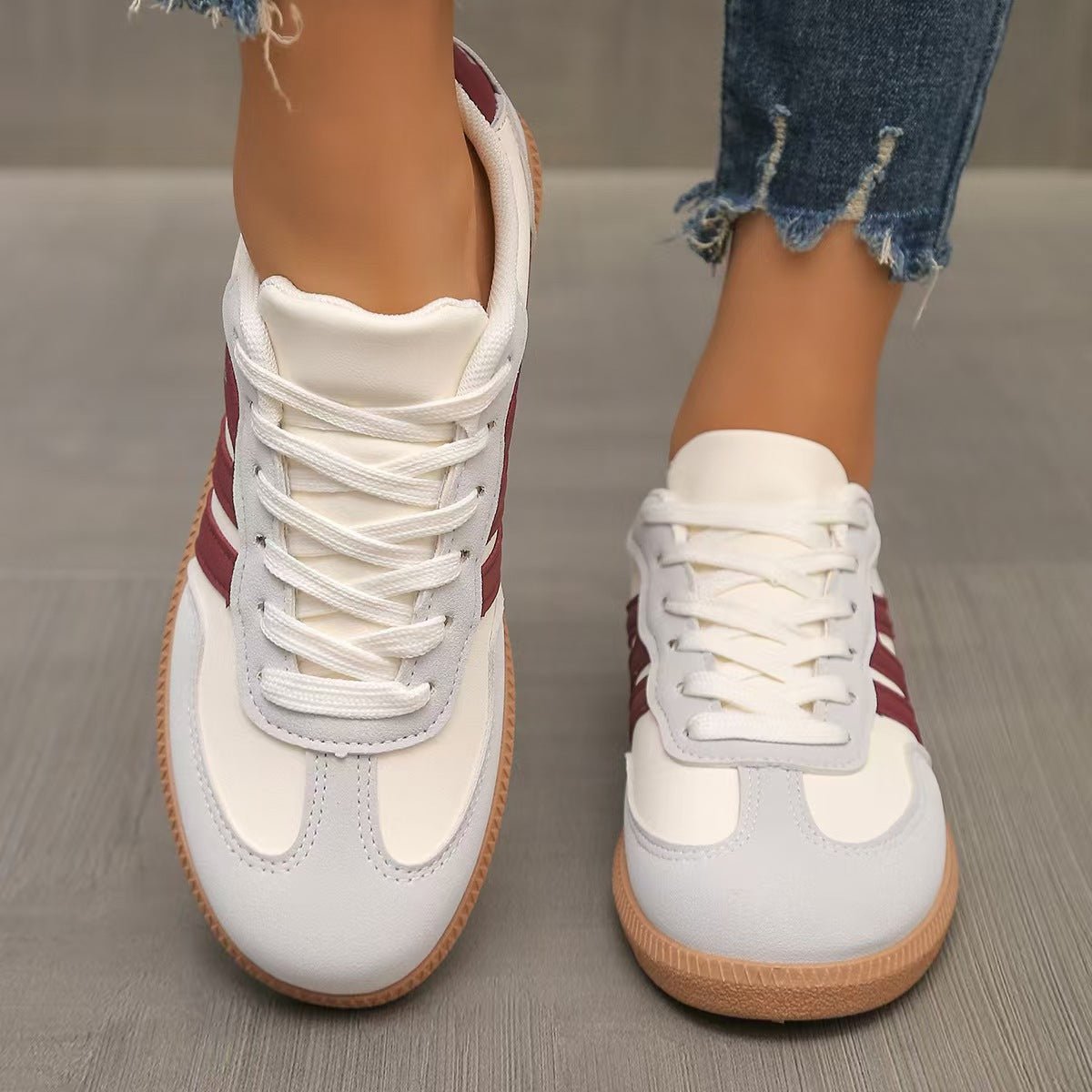 Sneakers in camoscio ortopediche a pianta larga — Calzatura comoda da giorno