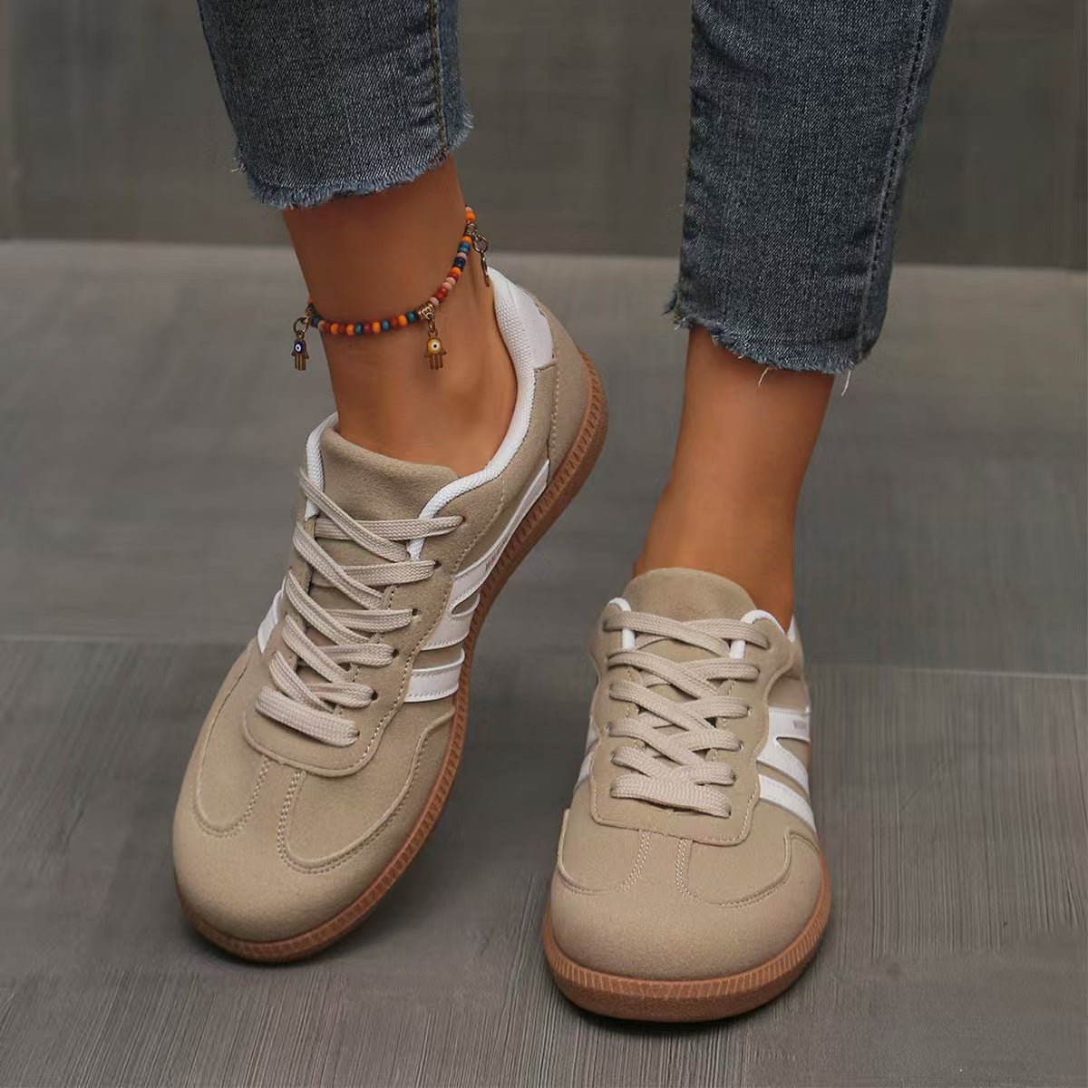 Sneakers in camoscio ortopediche a pianta larga — Calzatura comoda da giorno