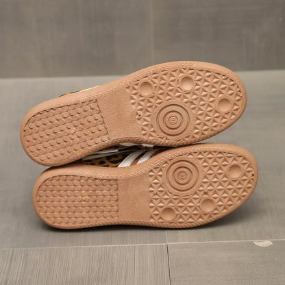 Sneakers in camoscio ortopediche a pianta larga — Calzatura comoda da giorno
