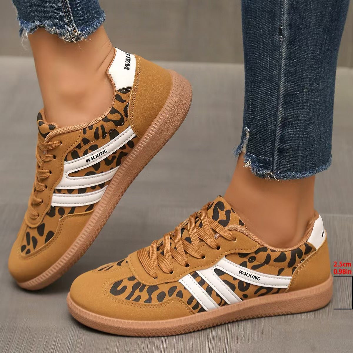 Sneakers in camoscio ortopediche a pianta larga — Calzatura comoda da giorno