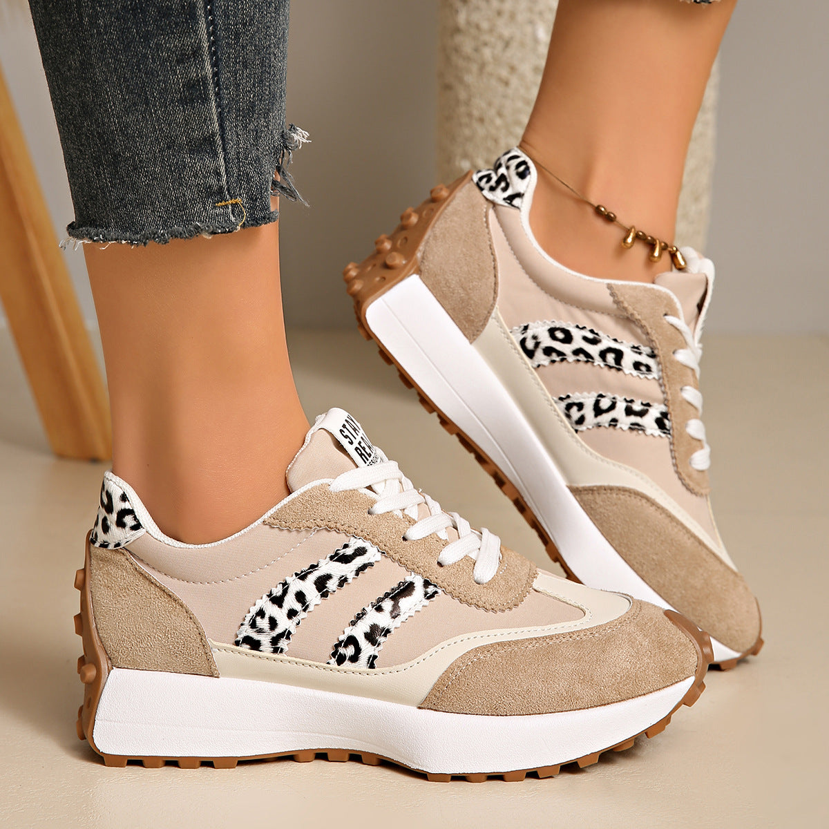 Sneakers ortopediche leggere — Calzatura comoda con ammortizzazione