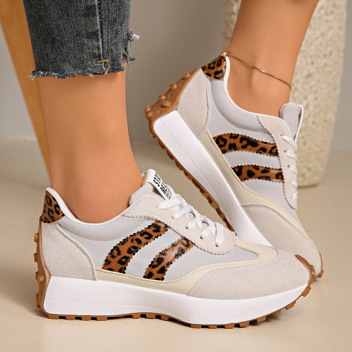 Sneakers ortopediche leggere — Calzatura comoda con ammortizzazione