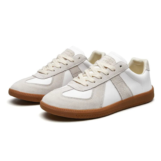 Sneakers classiche con lacci — Scarpe antiscivolo e comode
