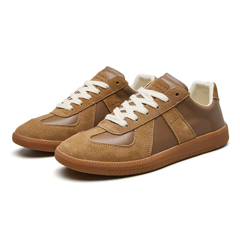 Sneakers classiche con lacci — Scarpe antiscivolo e comode