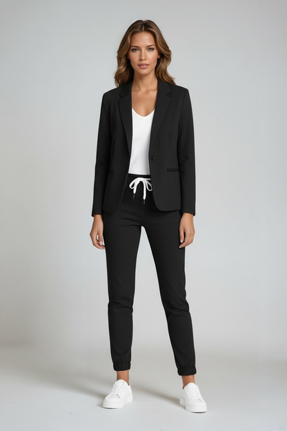 Completo di lino con blazer e pantaloni con coulisse — Tailleur due pezzi comodo