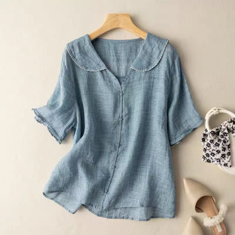 Blusa vintage con collo smerlato e bottoni — Blusa fluida ed elegante
