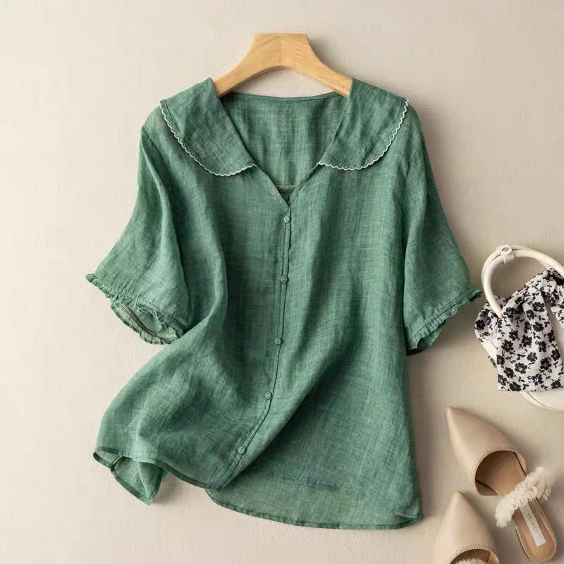 Blusa vintage con collo smerlato e bottoni — Blusa fluida ed elegante