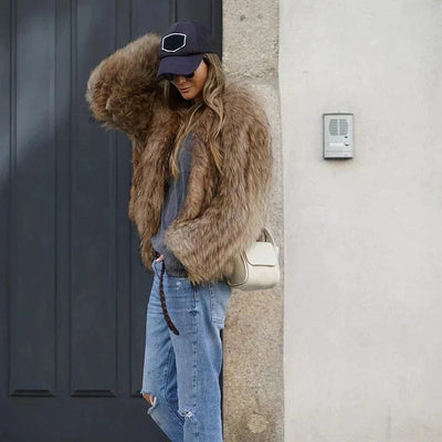 Abrigo de pelo sintético de felpa — Abrigo cálido y elegante de invierno