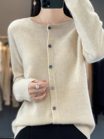 Cardigan in maglia con bottoni e collo tondo — Cardigan classico