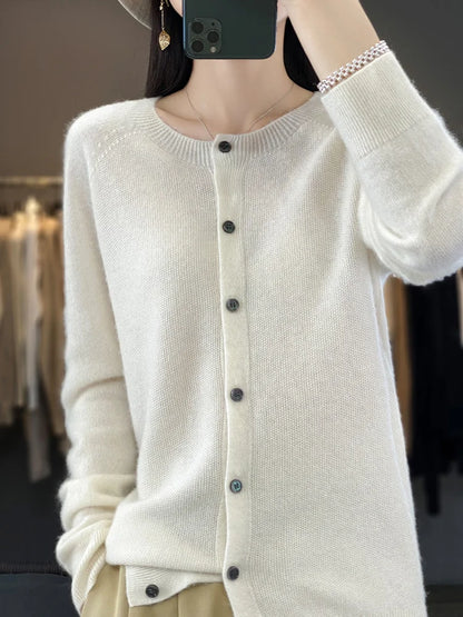 Cardigan in maglia con bottoni e collo tondo — Cardigan classico