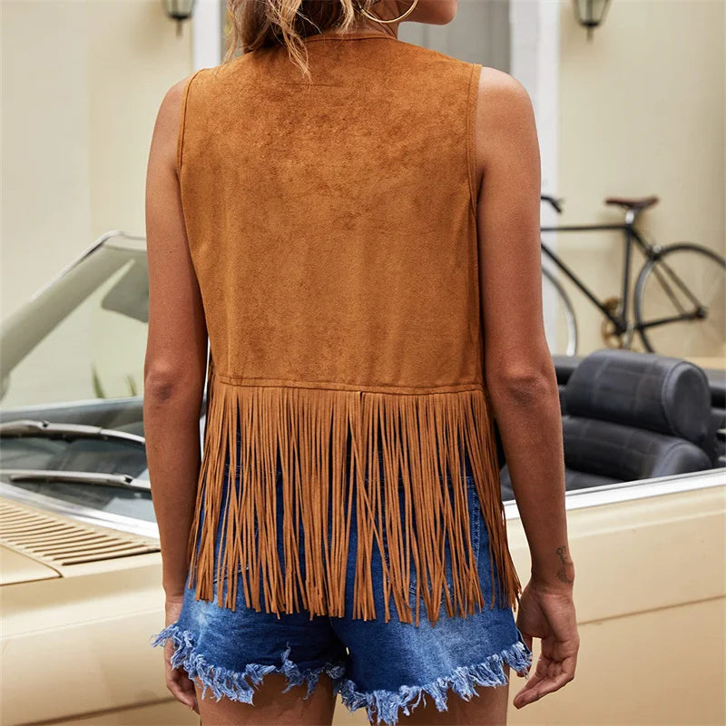 Gilet con frange senza maniche — Gilet aperto con borchie