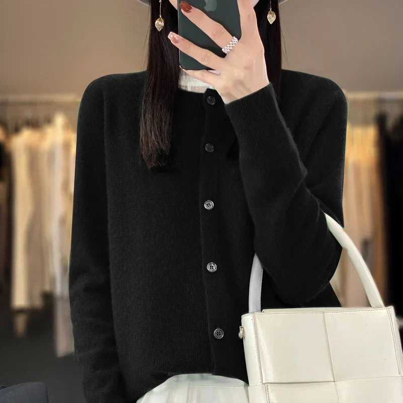 Cardigan in maglia con bottoni e collo tondo — Cardigan classico