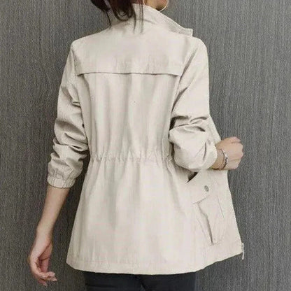 Trench impermeabile leggero — Trench di mezza stagione con cintura
