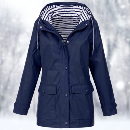 Giacca impermeabile e antivento con cappuccio — Giacca outdoor