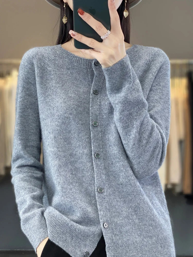 Cardigan in maglia con bottoni e collo tondo — Cardigan classico
