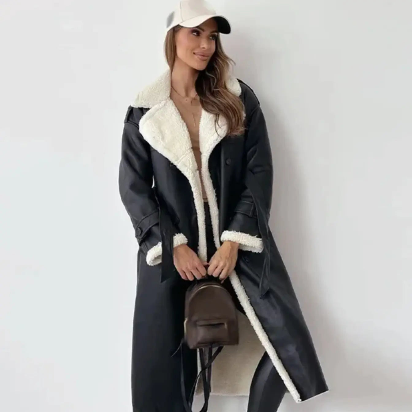 Giacca lunga classica con fodera in pile e collo teddy — Cappotto caldo invernale