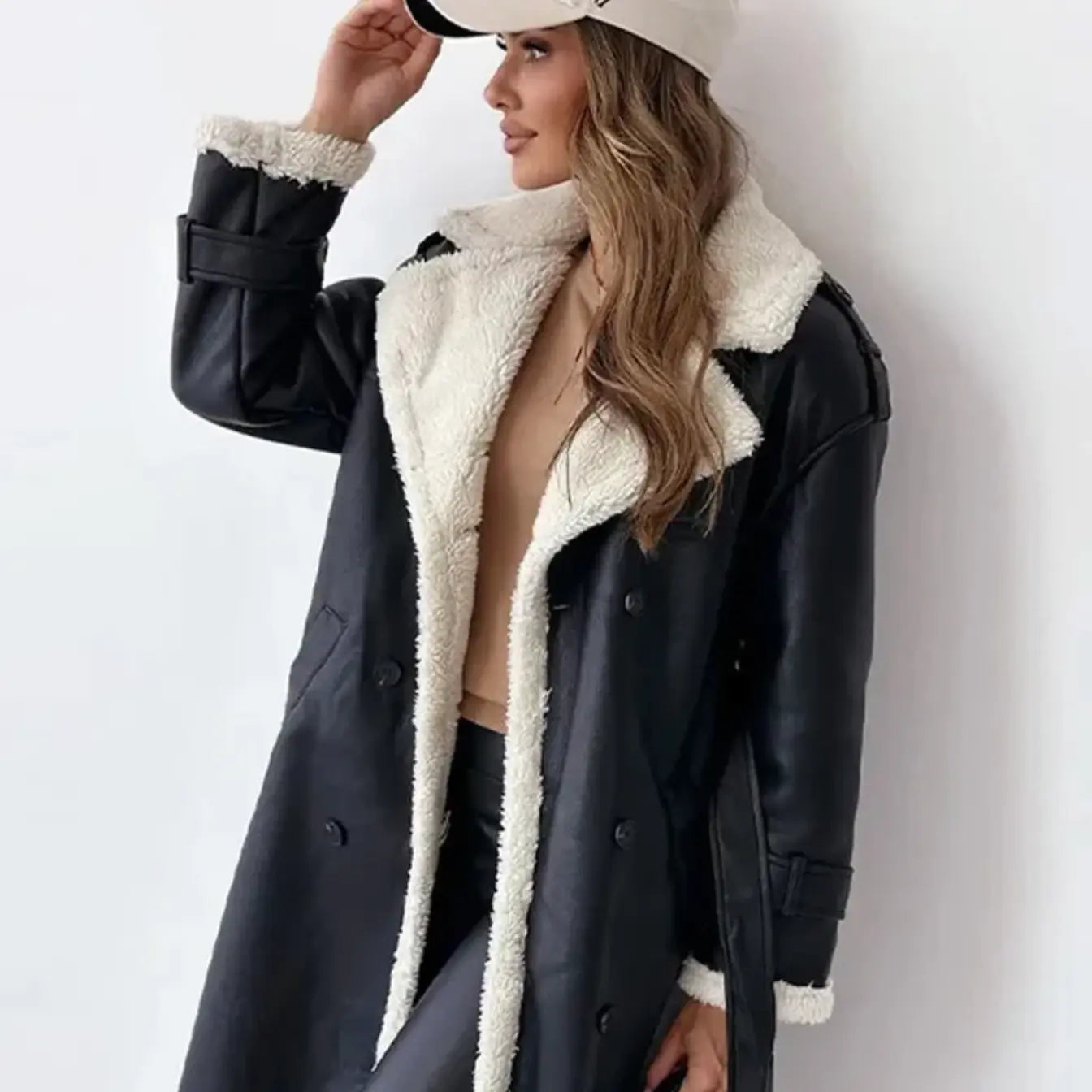 Giacca lunga classica con fodera in pile e collo teddy — Cappotto caldo invernale