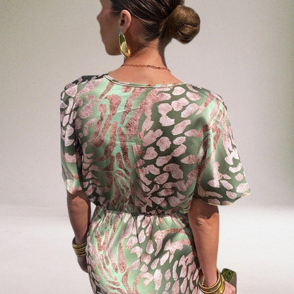 Abito lungo incrociato verde chiaro — Abito elegante da cerimonia