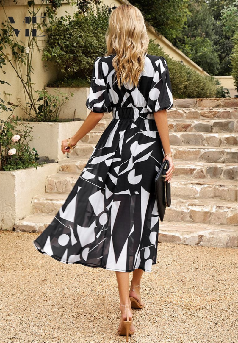 Abito lungo floreale ed elegante — Abito fluido estivo